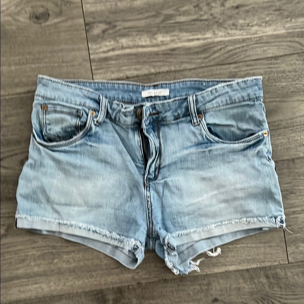 STS Blue Jean Shorts in Classic Light Blue Size 30
